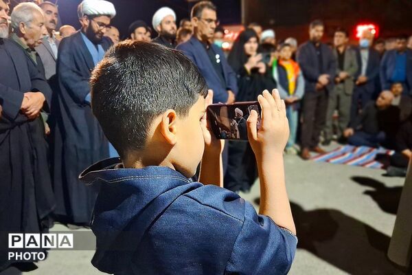 حضور شامگاهی مردم داغدار در پارکینگ شهرداری شهرستان باشت