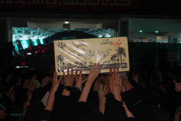 حضور پررنگ دانش‌آموزان دختر در آیین فاطمیون کرمان