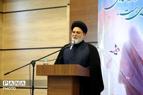 جشن شکوه مادری و همایش تجلیل از سفیران جوانی جمعیت در بهارستان‌دو