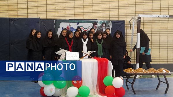 برگزاری جشن ۲۲بهمن در مدرسه فاطمه چلیچه