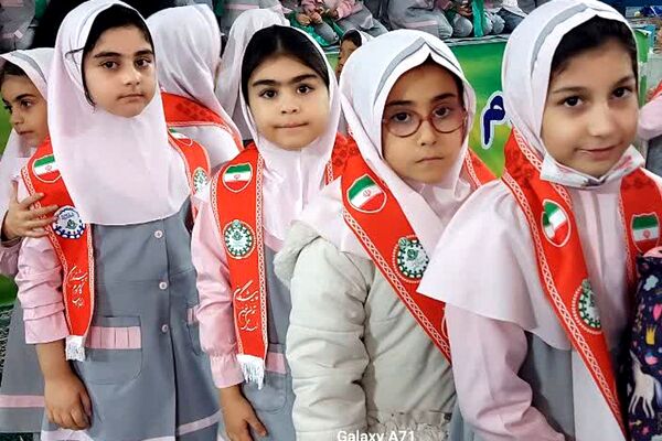 مراسم روز مادر و تحلیف پیشتازان در دبستان شهید سرافراز