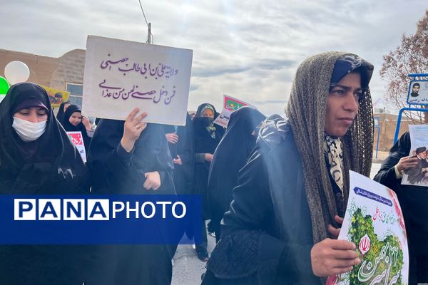 حماسه حضور مردم شهر سورمق در راهپیمایی ۲۲ بهمن