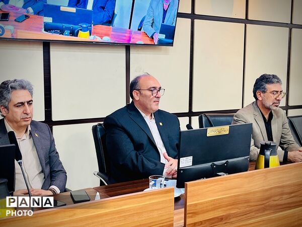 تجلیل از روایتگرانِ امید؛ ضیافتِ قدردانی از اهالیِ خبر در آموزش و پرورش منطقه ۳