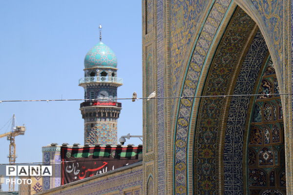 حرم مطهر امام رضا(ع)، میزبان زائران و عزاداران رهبر شهید