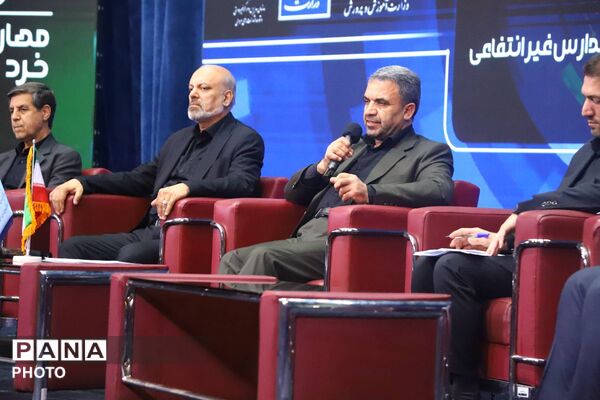 آغاز طرح ملی آموزش هوش مصنوعی در مدارس غیردولتی با حضور مقامات ارشد کشور در تبریز