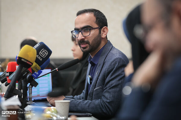 نشست خبری رئیس باشگاه دانش‌پژوهان جوان