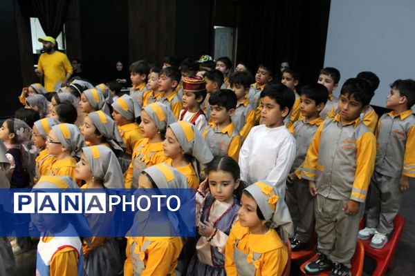 جشنواره هویت ملی اسلامی کودکستان‌های شهرستان گرمه