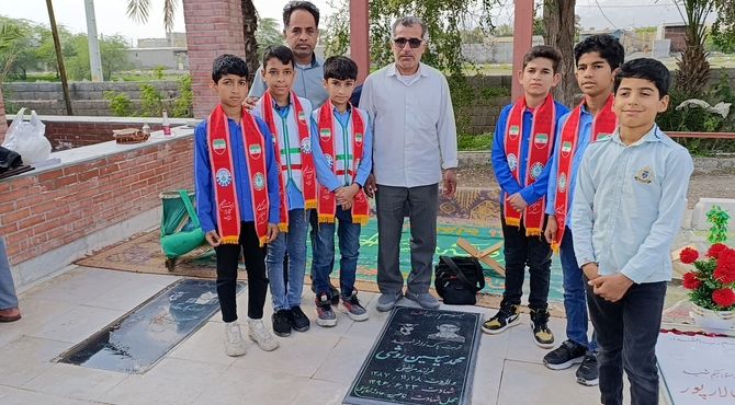 آیین معنوی «مهمانی لاله‌ها» در گلزار شهدای رودان 