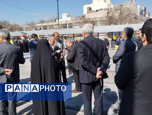 حضور مسولان آموزش و پرورش خراسان رضوی در راهپیمایی روز قدس