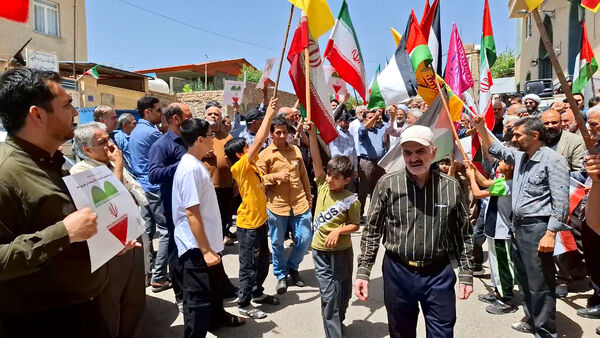 راهپیمایی ضدصهیونیستی مردم روستای فردو