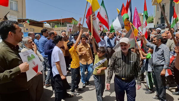 راهپیمایی ضدصهیونیستی مردم روستای فردو