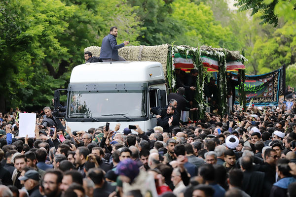 تشییع پیکر شهدای خدمت در تبریز