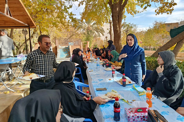 محفل صمیمی کارکنان اداری ناحیه ۴ شیراز به مناسبت روز زن