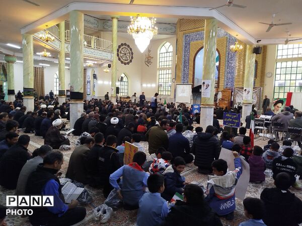 حضور دانش آموزان دبیرستان نمونه آیت الله خامنه ای در مراسم گرامیداشت رهبر معظم انقلاب اسلامی