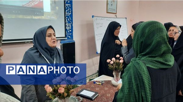  جلسه انجمن اولیا و مربیان در دبیرستان فرهنگیان ناحیه ۷مشهد 