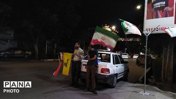 گذری بر اجتماع مردمی روبه روی دبیرستان نمونه فاطمه زهرا در نود و چهارمین شب 