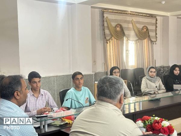 آیین تجلیل از خبرنگاران پانا و اعضای شورای دانش‌آموزی بستک