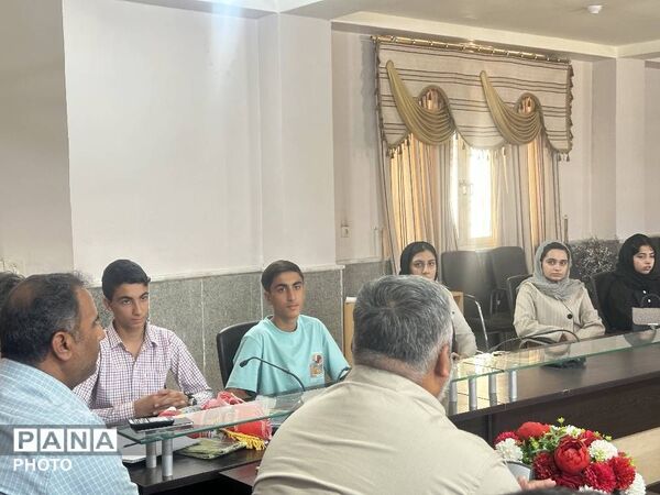 آیین تجلیل از خبرنگاران پانا و اعضای شورای دانش‌آموزی بستک