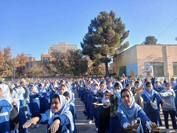 مراسم صبحگاهی در مدرسه دخترانه بنت الهدی صدر۲ 