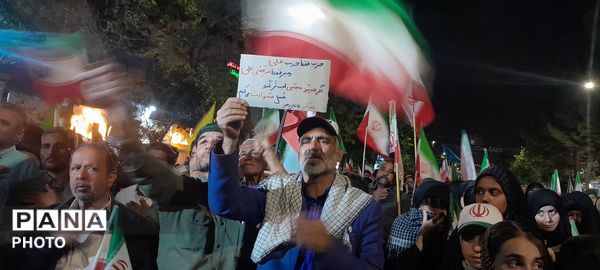 حضور حماسی و پر شور مردم نیشابور در مسجد جامع 
