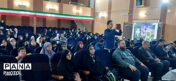 مراسم اختتامیه نمایشگاه های دانش آموزی مدرسه انقلاب  بروجرد 