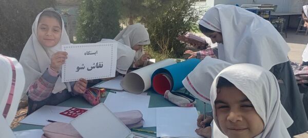 برگزاری ایستگاه نقاش شو و ایستگاه آرزوها در دبستان شهید عامل هوشمند زارچ