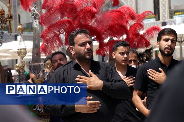 حرم مطهر رضوی غرق در ماتم اباعبدالله الحسین(ع)