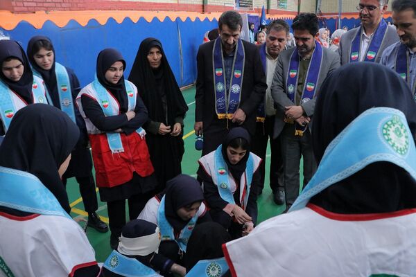 بهارستان دو صحنه همفکری، همدلی و همکاری پیشتازان در همایش یاوران انقلاب