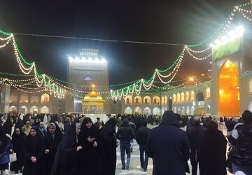 حرم مطهر امام رضا (ع) در شب مبعث رسول خدا
