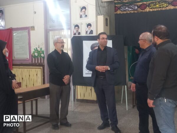 بازدید مدیر آموزش و پرورش ناحیه ۴ کرج از مدرسه تزکیه اسکان زائران رهبر شهید