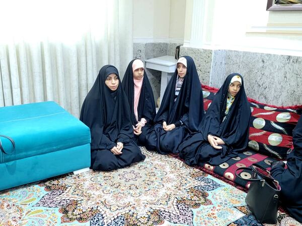 دیدار مسئولان آموزش و پرورش ناحیه یک بندرعباس با خانواده شهید رضا زارعی
