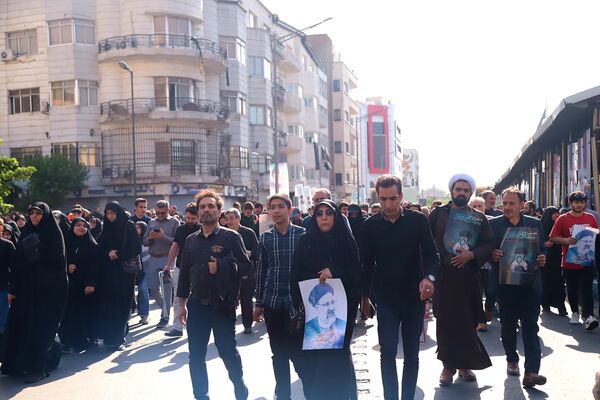 برگزاری مراسم وداع تهرانی‌ها با پیکر ابراهیم رئیسی و همراهانش