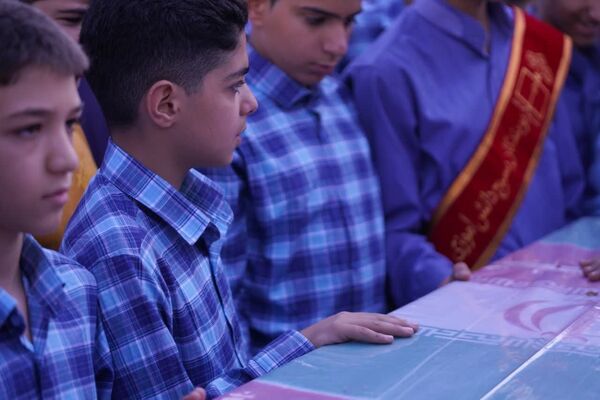 تشییع پیکر شهید تازه تفحص شده در دبیرستان پسرانه شیخ صدوق و اداره آموزش و پرورش ناحیه یک اصفهان 
