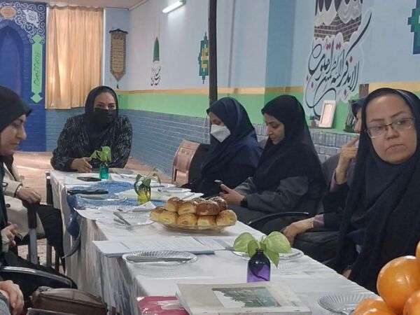 جلسه شورای دبیران در دبیرستان دخترانه فضه 