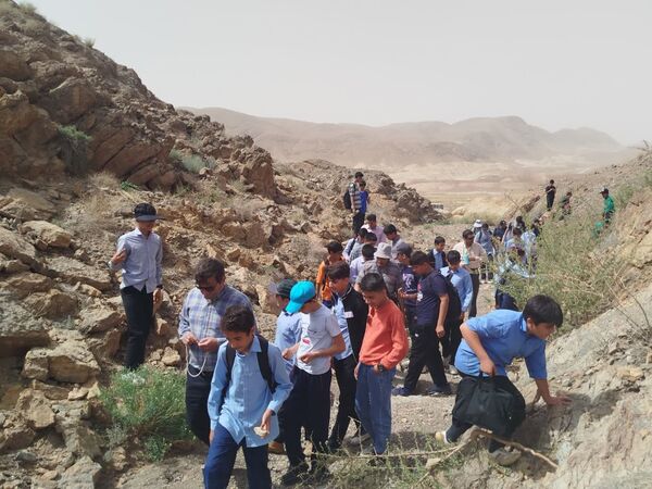 برگزاری اردوی علمی-تفریحی فسیل شناسی دبیرستان نمونه دولتی دانش 