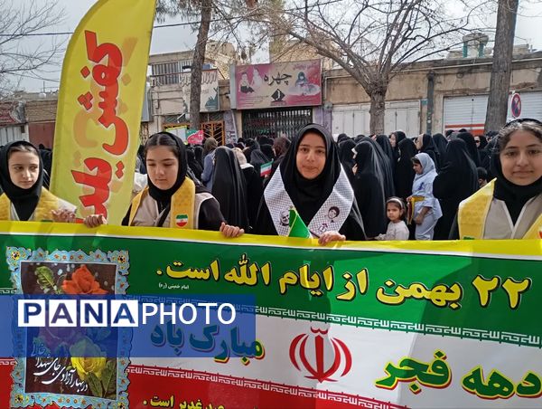 اقتدار کودکان نی‌ریزی در حماسه 22 بهمن