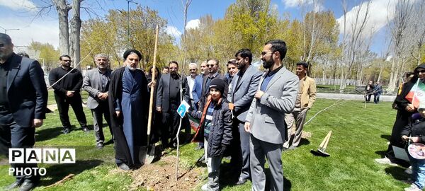 به یادهر غنچه بهشت نهالی در زمین می کاریم