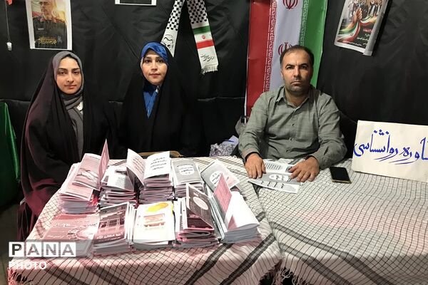  استقبال مردمی از غرفه کارشناسی مشاوره آموزش و پرورش ناحیه دو شهرری در میدان نماز 