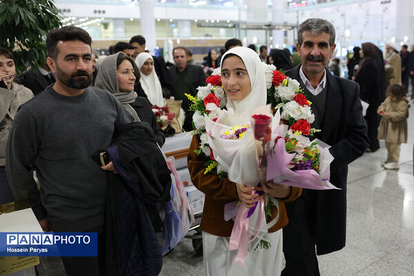 استقبال از آخرین کاروان عمره‌گذار دانش‌آموزی از سکوی پروازی تهران