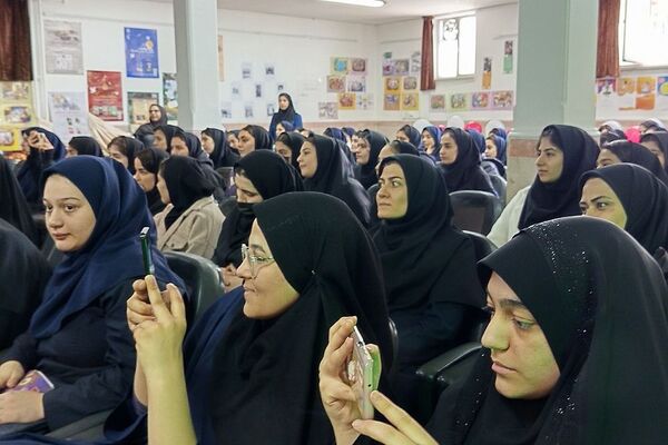 برگزاری نمایشگاه مدرسه انقلاب در بهارستان ۲