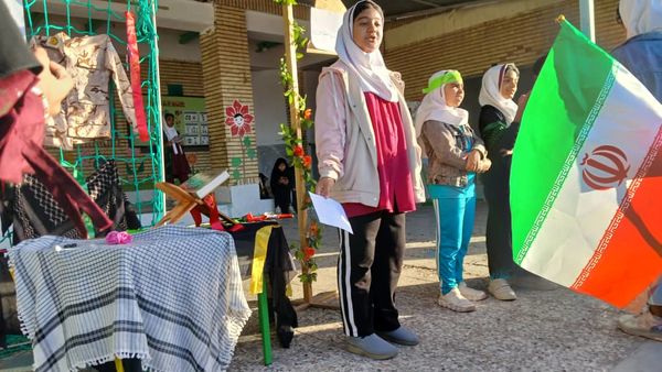 «صبحگاه مقاومت» در مدرسه شهید مطهری فین 