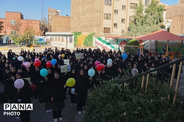 از نیمکت های مدرسه تا سفره های مهربانی،شاهد مرضیه میزبان جشن عاطفه ها