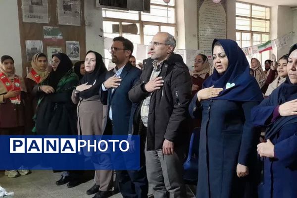 مراسم دهه فجر و برگزاری نمایشگاه دست‌سازهای دانش‌آموزی در دبستان شیخ کلینی