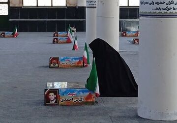 تجدید پیمان دانش‌آموزان با شهدا در هفته بسیج دانش‌آموزی 