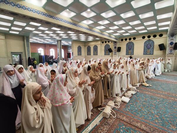 جشن تکلیف دانش‌آموزان مدرسه نصرت مظاهری ناحیه 4 کرج 