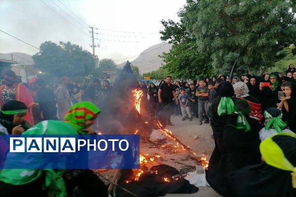 مراسم نمادین آتیش زدن خیمه ها در عصر روز عاشورا در شهر بار