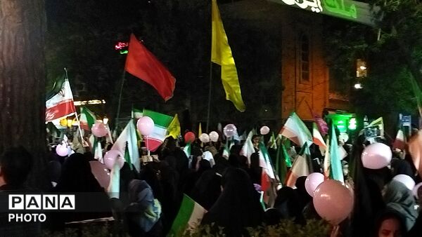 دختران نیشابوری در صف اول تجمعات-۲
