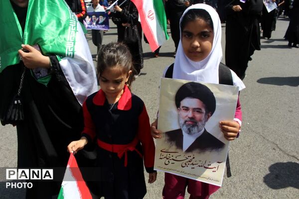 حضور دانش‌آموزان آموزشگاه نوریه در راهپیمایی روز قدس