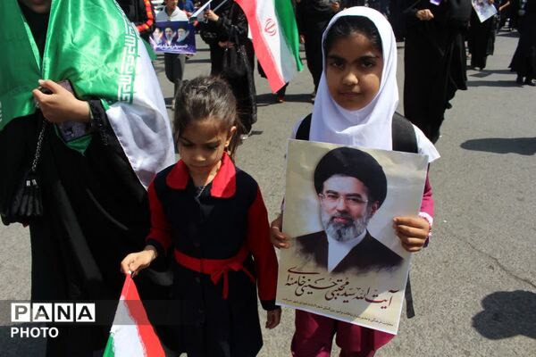حضور دانش‌آموزان آموزشگاه نوریه در راهپیمایی روز قدس
