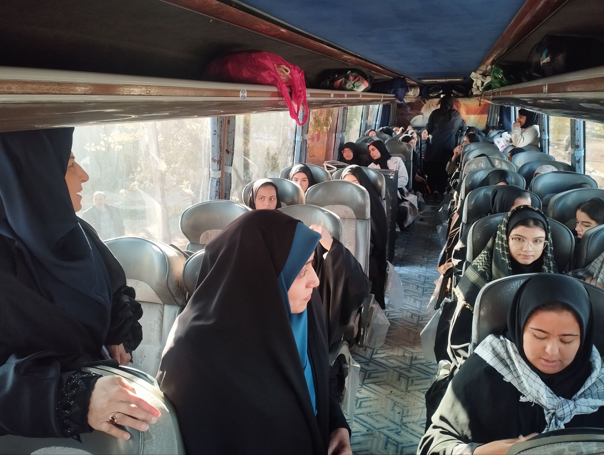 اعزام دانش‌آموزان دبیرستان‌های دخترانه شهرستان شیروان دوره متوسطه دوم به اردوری راهیان نور مناطق جنوب کشور